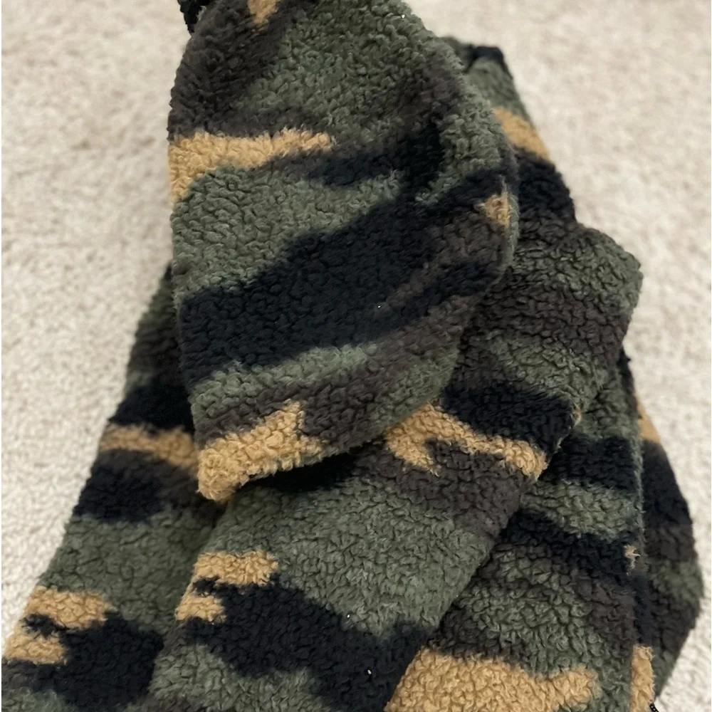 Abercrombie Kids Boys Cozy Camouflage  Fleece Zip Front Hooded Jacket